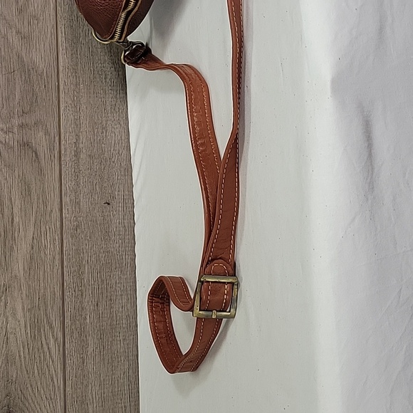 Portland Leather Brown Pebble Leather Crossbody Shoulder Bag - Picture 6 of 12